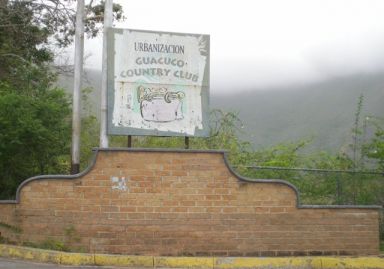 Reg-Mar.com le ofrece Excelente Terreno, Proyecto Aprobado todos los servicios, en Urbanizado privada, vista montaa  y de un segundo nivel al mar, papeles en regla listo para firmar, Monto Total BsF. 130.000 Negociable.