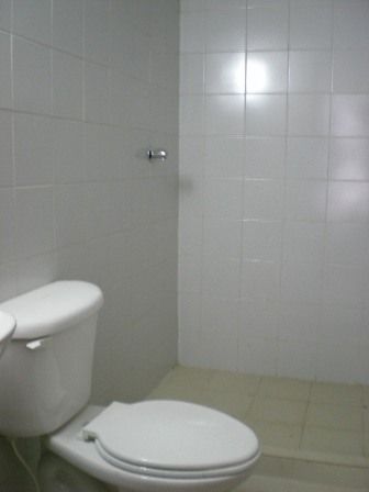Reg-Mar.com le ofrece PRECIO ESPECIAL, 7 LOCALES COMERCIALES CON BAOS   Y GALPON  DE 300M2, EXCLENTE UBICACION COMERCIALTODOS LOS SERVICIOS,  A 3 CUADRAS DE LA 4 DE MAYO.