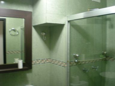 Reg-Mar.com le ofrece EXCELENTE APARTAMENTO TIPO PENHOUSE,  COMPLETAMENTE EQUIPADO DECORADO, 165M2,  DE 3 HABITACIONES, 4 BAOS, SALA COCINA , COMEDOR, AMPLIA TERRAZA CON CUARTO DE LAVADO, VISTA A LA CIUDAD DE 180 GRADOS, ESTA UBICADO EN UNA DE LAS MEJORES ZONA DE LA ISLA, RODEADO DE LOS MEJORES CENTROS COMERCIALES, RATTAN, SAMBIL, SIGO COSTA AZUL Y LA VELAS.

EL CONJUNTO POSEE, AMPLIA PISCINA, GYM, SAUNA  Y SALA DE JUEGO.

EL PRECIO DEL INMUEBLE CON TODO LO QUE SE MUESTRA EN FOTO ES DE BSF. 1.7000.000  ACTUALIZADO 31/05/2011