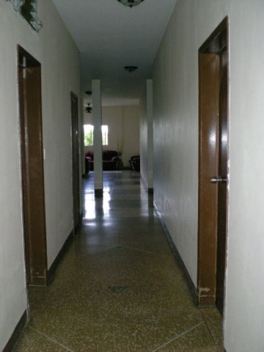 Reg-Mar.com le ofrece Ideal Para Posada, excelente quinta en las afueras y va principal de la Asuncin, Consta de 940m2 de Terrenos, con 450m2 de Construccin, son 2 casas y un apartamento anexos  integrados  y comunicantes,  en total  9 amplias habitaciones  con posibilidades para dividir y sacar otras habitaciones,  todas con aires acondicionado y baos privados, comedor cocina empotrada, amplias terrazas,  proyecto de piscina, vista a la montaa, Excelente Ubicacin.

Mas Informacin por los Tfs: 0414-395-94-16  // 0416-695-97-65 
