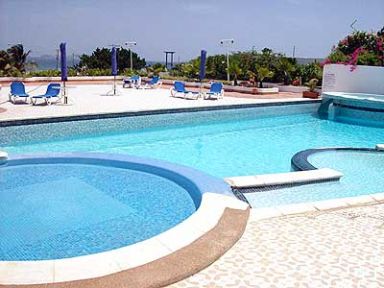 Reg-Mar.com le ofrece Excelente Condominio Apartamanto de 223m2,  4 habitaciones, 4 baos, Eclusiva vista al mar, Ubicado  al lado de las playas Caracola y Valdez, con salida directa a esta ltima. El apartamento en venta tiene preciosa vista panormica a la playa Valdez. Cermicas, piezas sanitarias, grifera y ventanas importadas de primera calidad. 2  puestos de estacionamiento, se vende amoblado.

