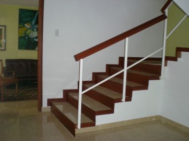 Reg-Mar.com le ofrece Excelente Pent-House, en playa el angel, Edificio nuevo exclusivo, cocina empotrada equipada, lavadora morocha empotrada, Aire central.